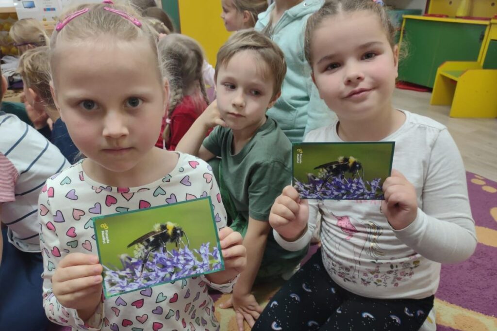 Podopieczni Przedszkola Samorządowego nr 43 w Kielcach na tropie sekretów owadów zapylających